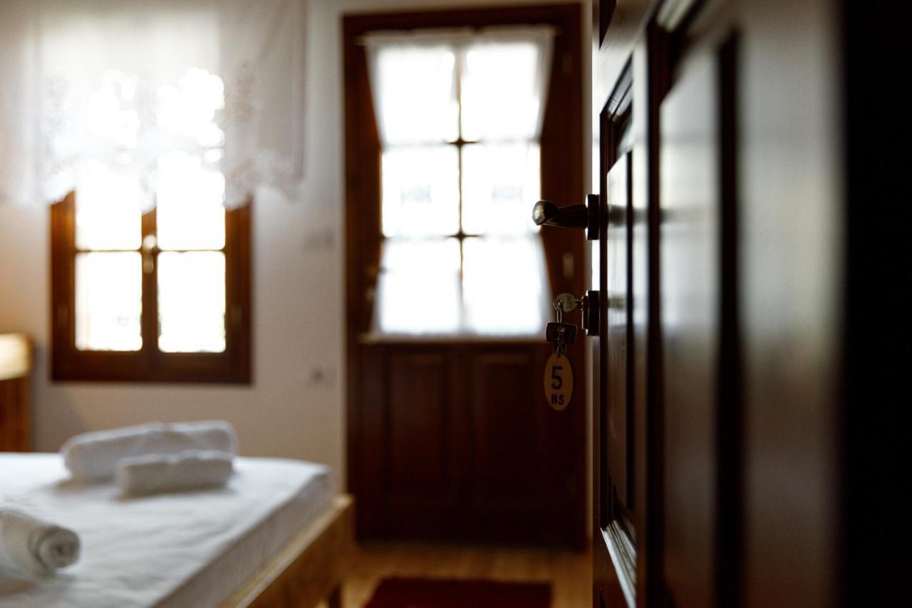 Gjirokastër Hotel Sarajet 1821 מראה חיצוני תמונה