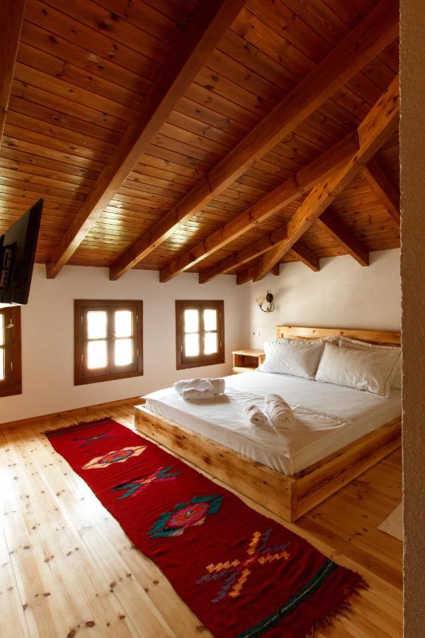 Gjirokastër Hotel Sarajet 1821 מראה חיצוני תמונה