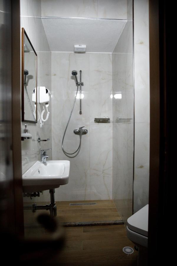 Gjirokastër Hotel Sarajet 1821 מראה חיצוני תמונה