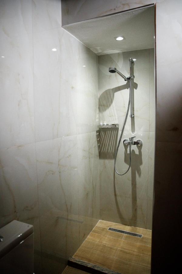 Gjirokastër Hotel Sarajet 1821 מראה חיצוני תמונה