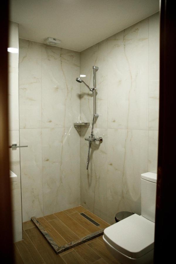 Gjirokastër Hotel Sarajet 1821 מראה חיצוני תמונה
